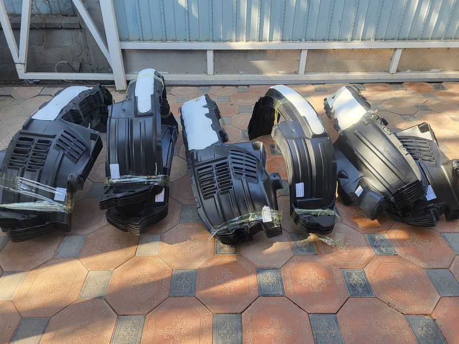 Подкрыльники на Land Cruiser 200 Lexus LX 570 Prado 120/150