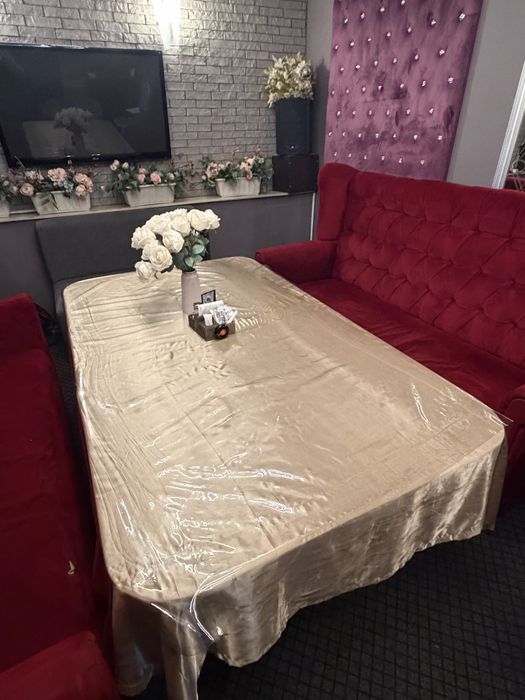 Продам диван для кафе и стол
