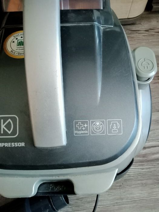 Продам пылесос lg бу