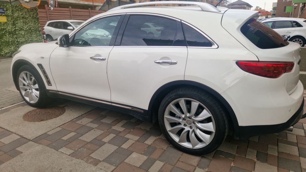 Infiniti FX30d S 2014 pret 12.000 euro negociabil
