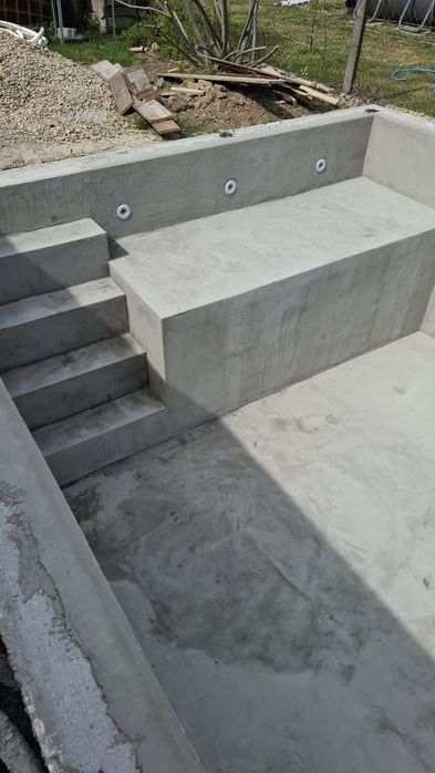 Construim piscine cu liner sau placi ceramice