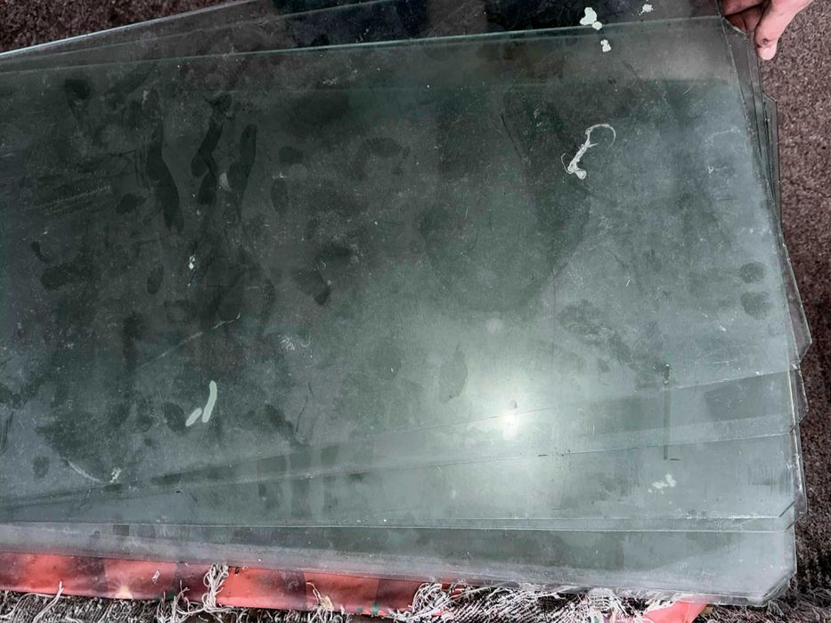 Продавам алуминиеви витрини / рафтове