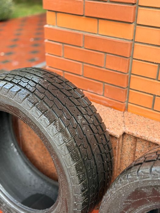 Продам шины бу R20