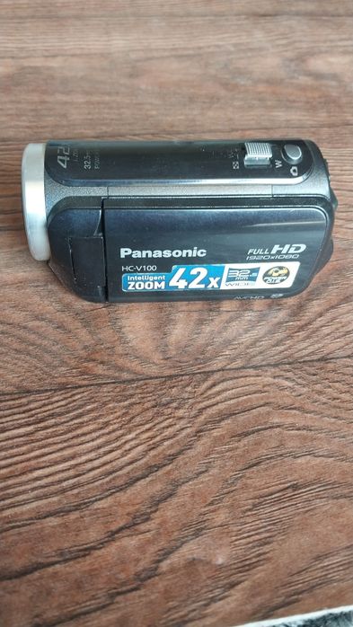 Panasonic  HC V 100