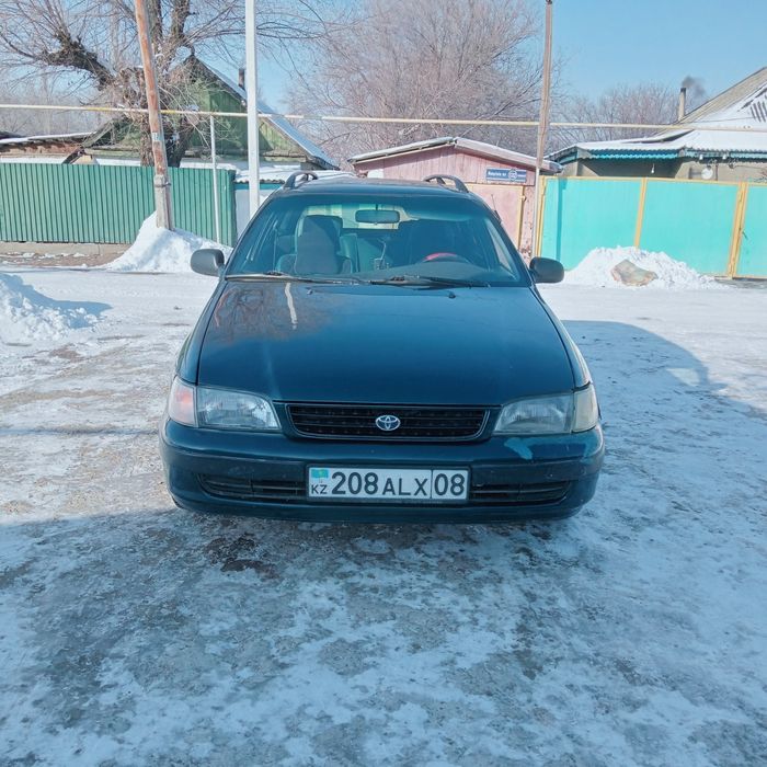 Машина Тайота Карина Е