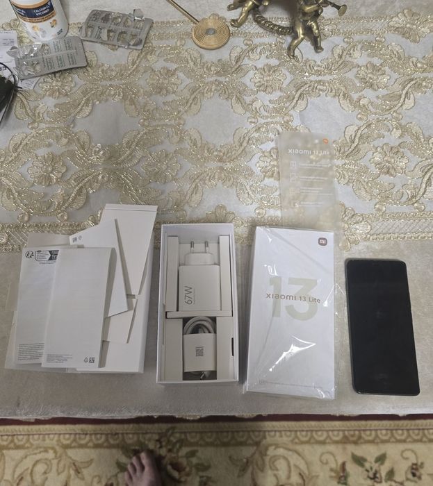 Xiaomi 13lite 256ga 8+8 yegi 1 oy ishlatilgan xamma narsa Si bor