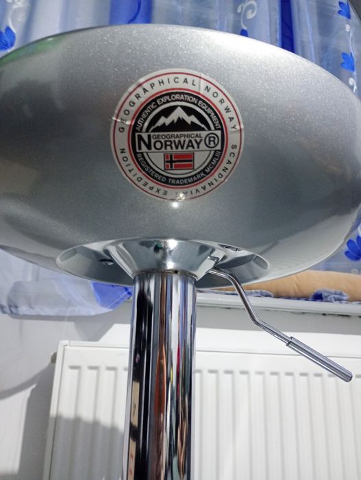 Scaun de bar Geographical Norway gri/crom cu spătar rotativ