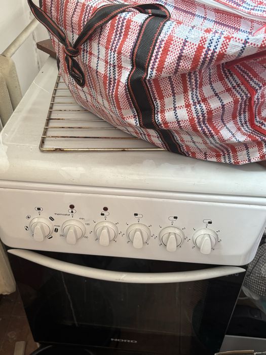 Газовая плита   .