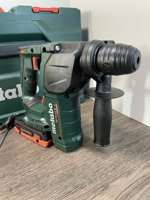 Vând rotopercutor Metabo