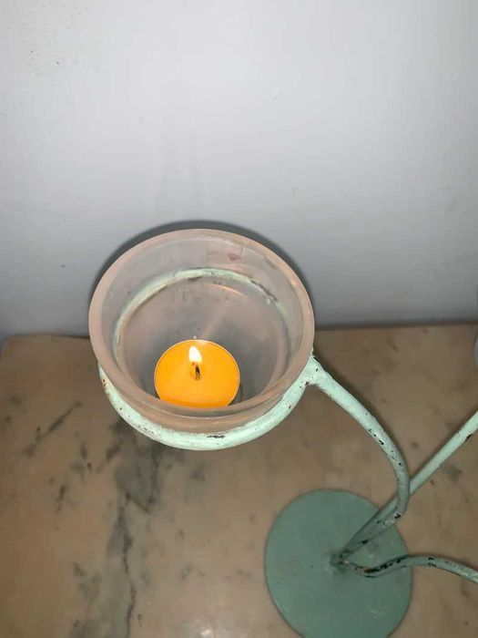 Suport de trei lumanari din fier si pahare de sticla decor