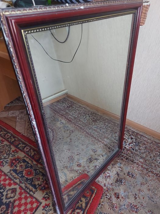 Зеркало б/у размер 52см*82см
