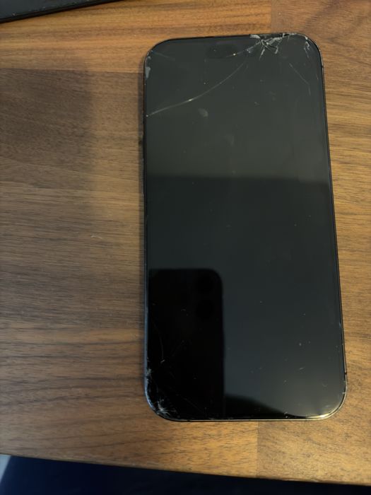 iPhone 15 Pro 128GB, 88% baterie, display spart