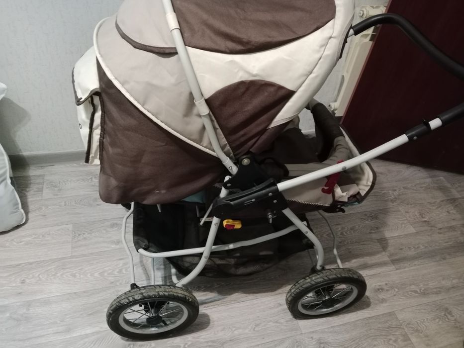 Коляска буу в хорошем состояние