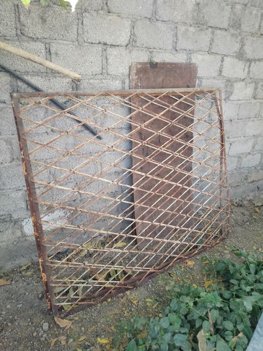 Продаются 2 металлические решетки