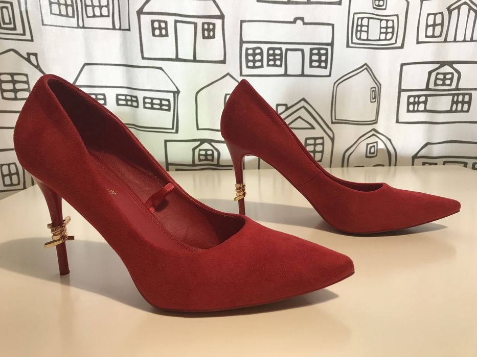 Продавам велурени обувки на висок ток - 30 лв.