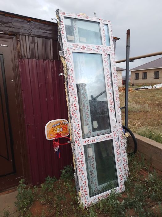 Пластиковая дверь