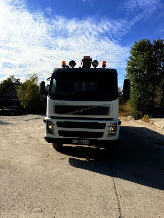 **De vânzare camion cu macara Volvo  8x4**