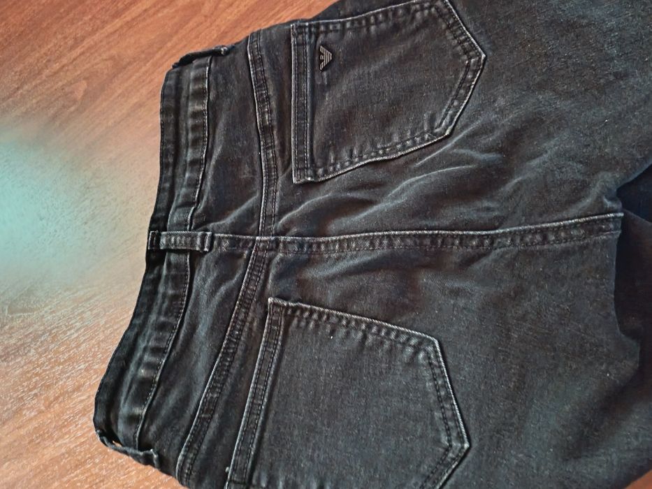 Jinsi shim rangi qora