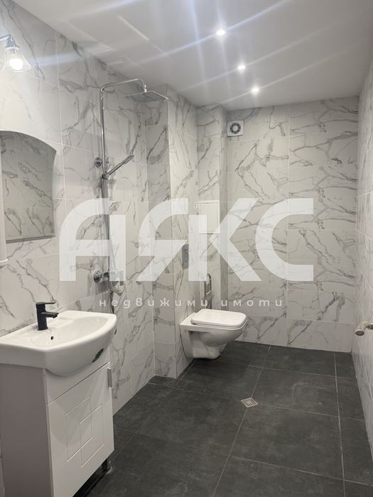 Офис сграда под наем на комуникативно място ! ДО МЕТРОСТНАЦИЯ