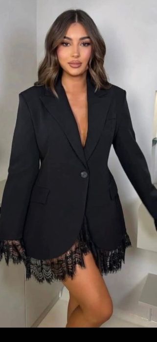 Сако с дантела и копче