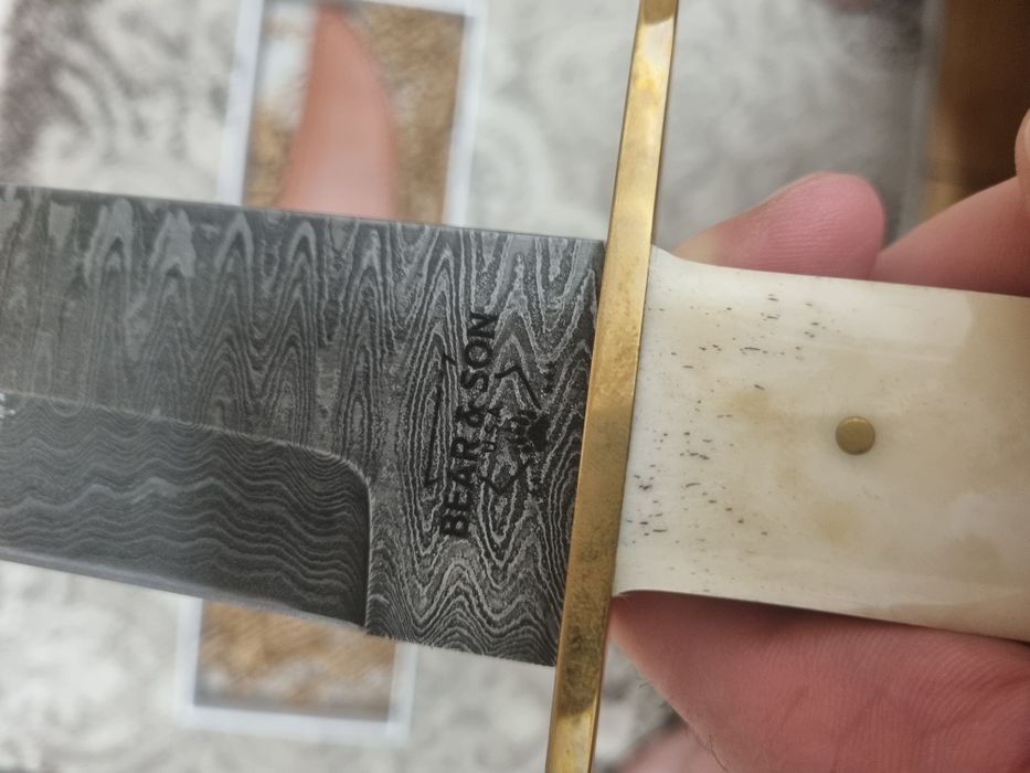 Vând cutit bear&son pentru vânătoare din otel de damasc