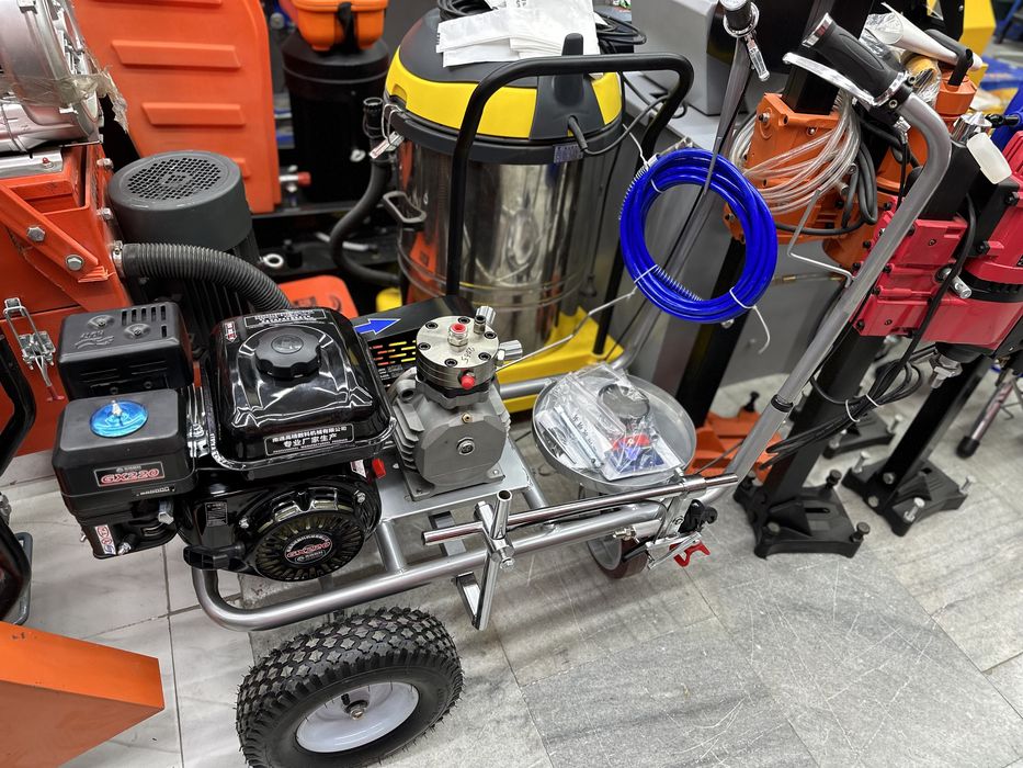 Краскораспылитель безвоздушный бензиновый разметочный для полосы