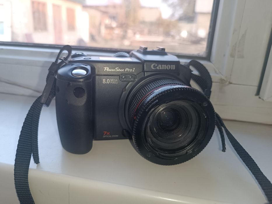 Полупрофессиональная камера canon PowerShot Pro1