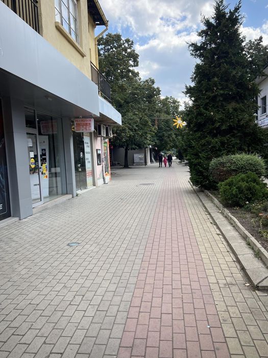 Дава се под наем Магазин в Казанлък - 75 кв.м за 1275 € - Снимка #1