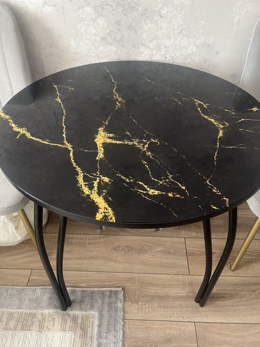 Продам стол новый