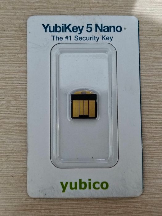 Аппаратный ключ безопасности YubiKey 5 Nano
