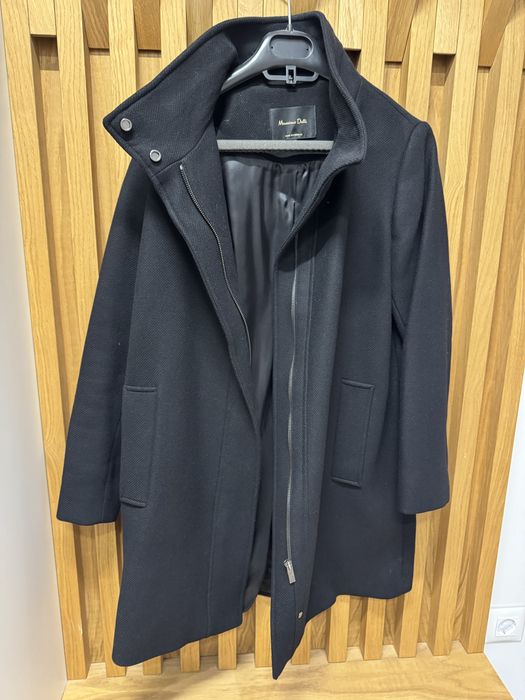 Черно палто Massimo Dutti