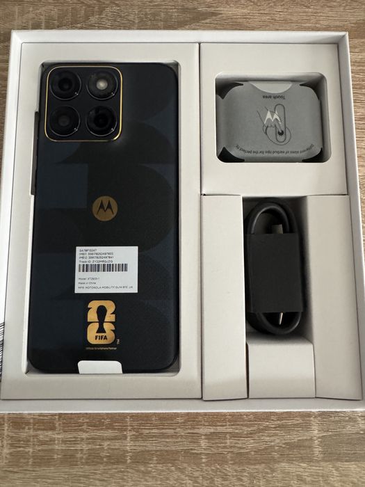 telefon mobil Motorola Edge 70 Fusion 8GB, 256GB, Pantone Silhouette (black) FIFA World Cup 2026 Edition + moto buds bass