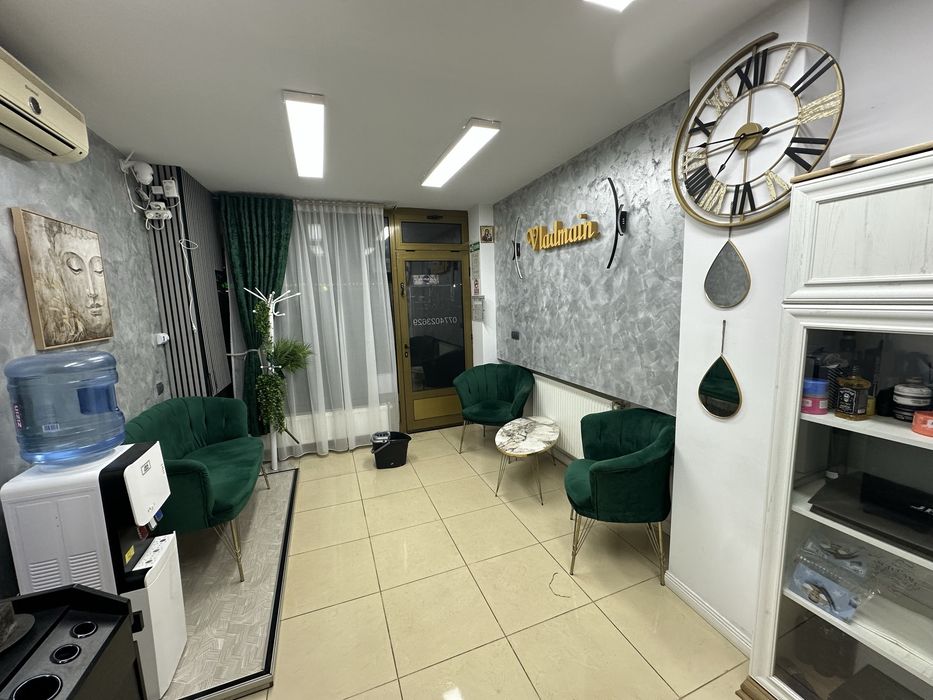 Vand salon infrumusetare sau schimb cu autoturism