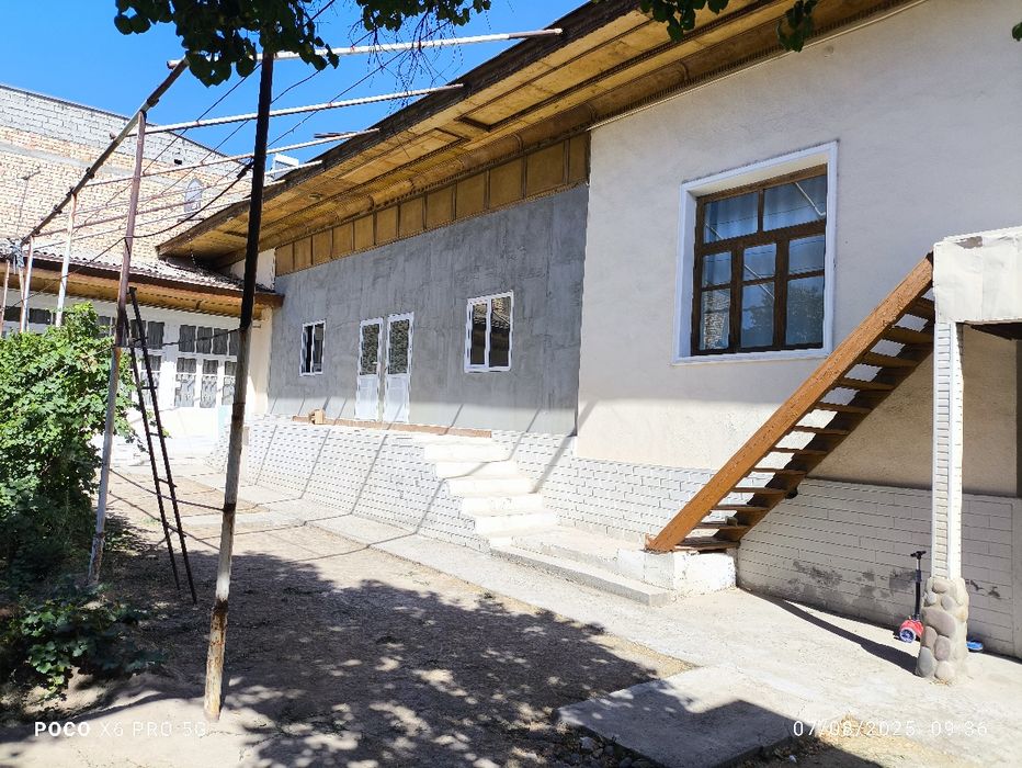 Uy sotiladi 10 sotix 8 ta xona