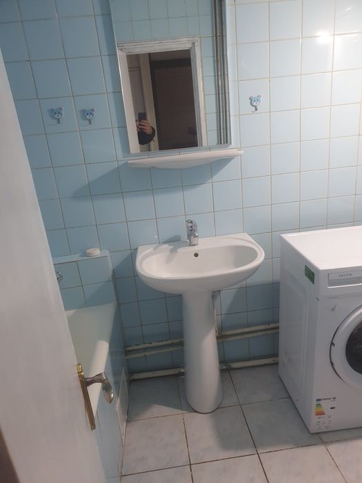 Închiriez garsoniera