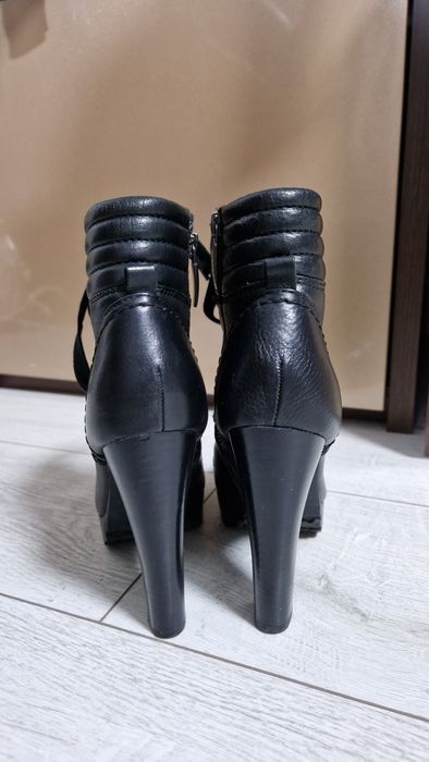 Botine de piele naturală DKNYO
