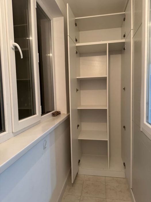 Белый балкон Шкаф