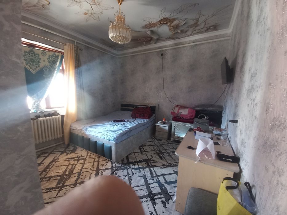 Uy sotiladi .Navoiy. Guliston