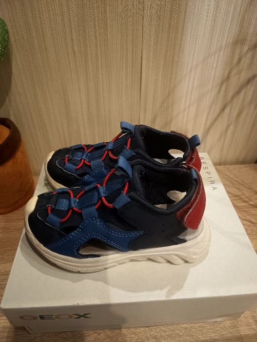 Полуотворени сандали за момче Geox  25 номер