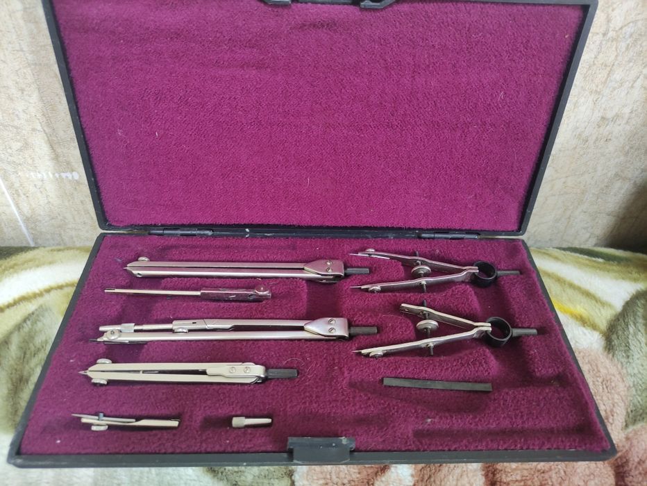 Готовальня (чертёжный набор) разные