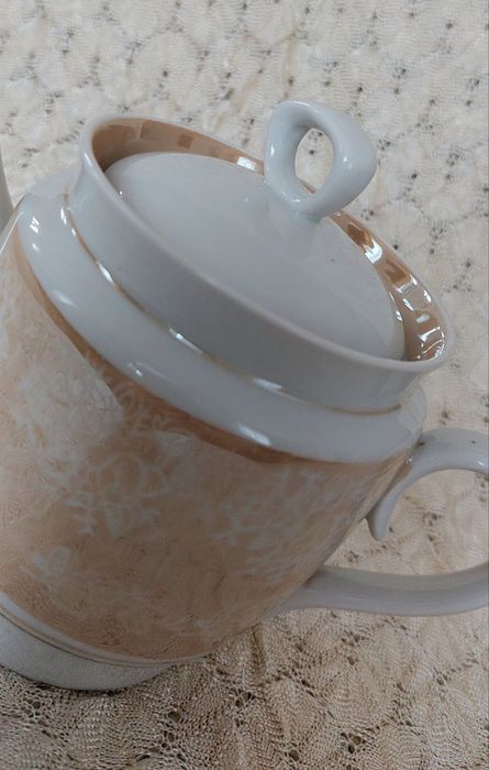 Фарфоровый чайник