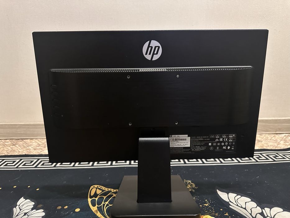Монитор HP 22w (Full HD, IPS) — в отличном состоянии