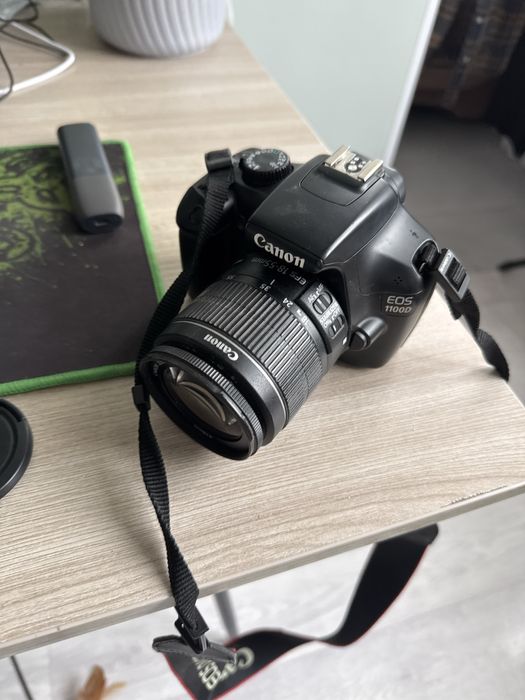 Canon EOS 1100D.