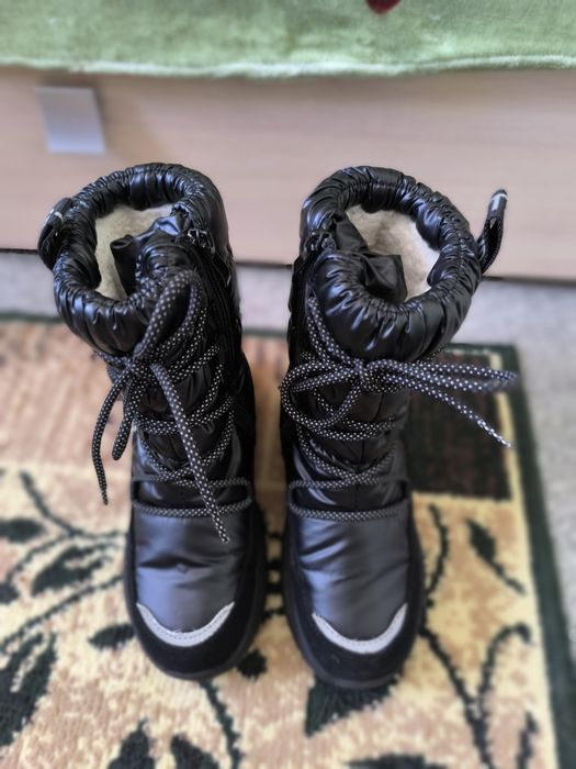 Ботинки зимние на девочку.