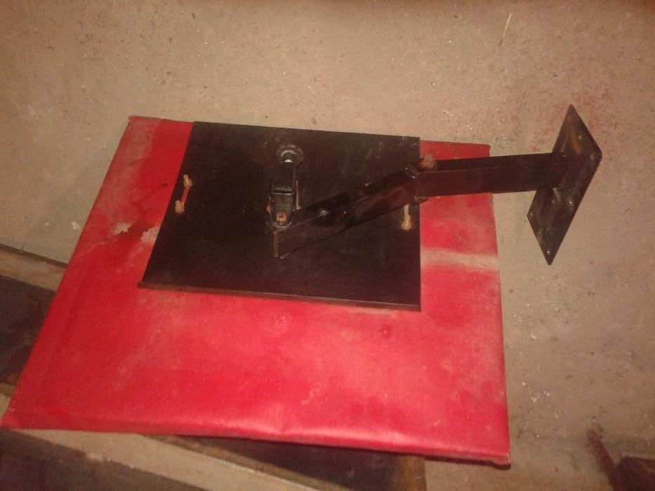 Продавам стойка за телевизор за стена