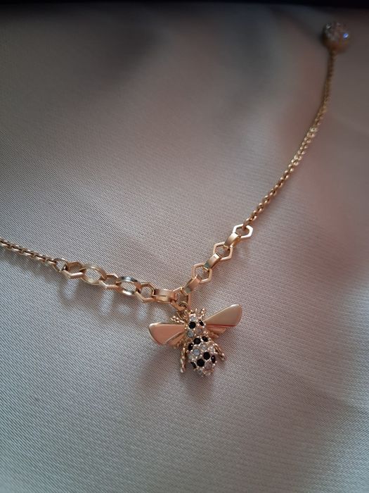 Златна гривна Swarovski с пчела