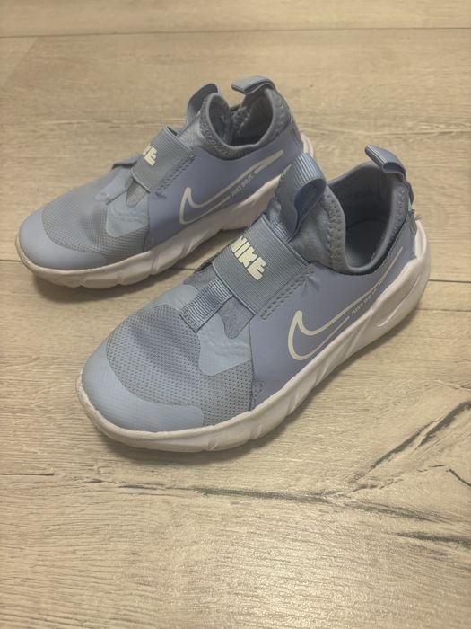 Vand adidasi nike albastru azur marimea 31