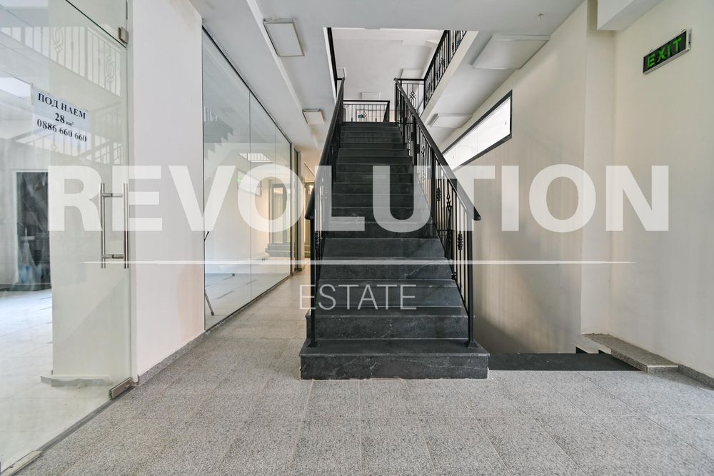 Дава се под наем Офис в София, Център - 35 кв.м за 750 € - Снимка #4