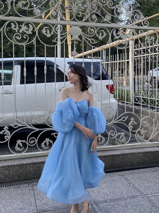 голубое вечернее платье