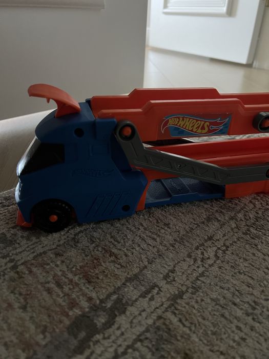 Грузовик hot wheels